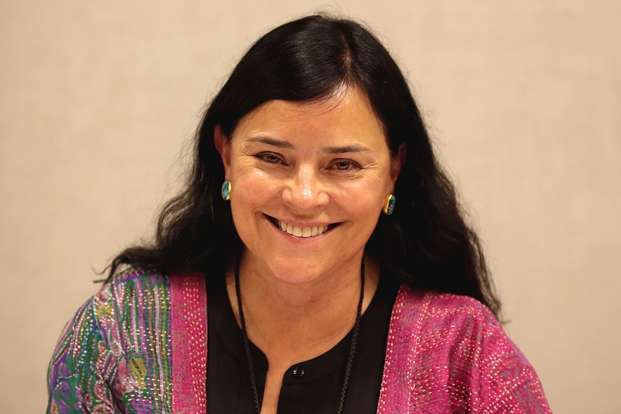 Diana Gabaldon i jej zachwycające książki. Co warto o nich wiedzieć i jak je czytać?