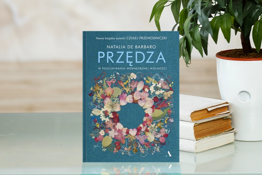 Recenzja | Książka, która otula. „Przędza” Natalii de Barbaro
