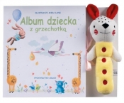 Album mojego dziecka z grzechotką