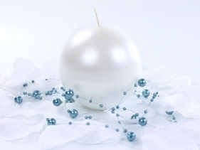 Świeca Partydeco metalizowana Kula w kolorze perłowym średnica 8 centymetrów - perłowy śr. 80 mm (SKUMET80-070-OP)
