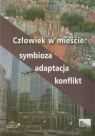 Człowiek w mieście symbioza adaptacja konflikt