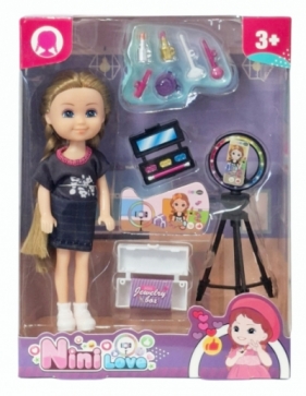 Lalka z akcesoriami kosmetycznymi
