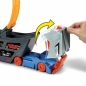 Hot Wheels: Ciężarówka z pętlą + samochodzik