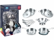 Zestaw naczyń metalowych