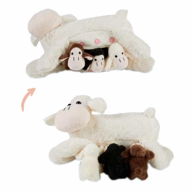 Mama owieczka z 3 młodymi owieczkami