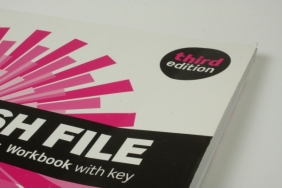English File Intermediate Plus Workbook (Uszkodzona okładka) - Christina Latham-Koenig, Clive Oxenden