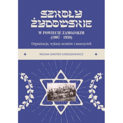 <img src='https://webimage.pl/pics/128/7/d75705-thickbox.jpg' style='height:440px' /> Szkoły żydowskie w powiecie zamojskim (1907 – 1938). Organizacja, wykazy uczniów i nauczycieli