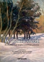 W cieniu służb