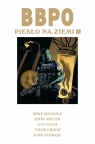 BBPO Piekło na Ziemi Tom 1 Mike Mignola, John Arcudi