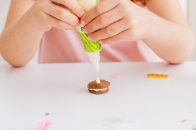 Zabawkowe dekorowanie: Cukiernia