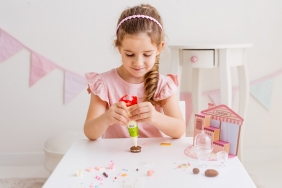 Zabawkowe dekorowanie: Cukiernia