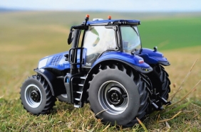 Britains - New Holland traktor T8 (43216)
