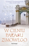 W cieniu Pałacu Zimowego Boyne John