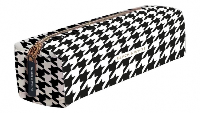 <img src='https://webimage.pl/pics/182/8/d5904441158182.jpg' style='height:440px' /> Piórnik mini Black&White Pepitka
