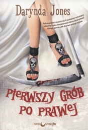 Pierwszy grób po prawej