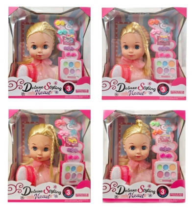 Głowa do stylizacji z kosmetykami do makijażu i innymi akcesoriami