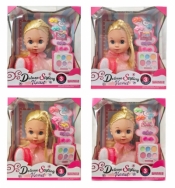 Głowa do stylizacji z kosmetykami do makijażu i innymi akcesoriami