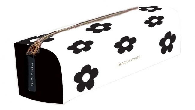 <img src='https://webimage.pl/pics/199/8/d5904441158199.jpg' style='height:440px' /> Piórnik mini Black&White Kwiaty