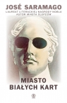 <img src='https://webimage.pl/pics/207/4/d89106B.jpg' width='326' height='500'> Miasto białych kart José Saramago