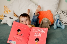 Nietypowy Adaś - Tom Percival