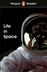 Penguin Readers. Level 2: Life in Space