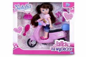 Lalka Natalia ze skuterem, brunetka (120404b)