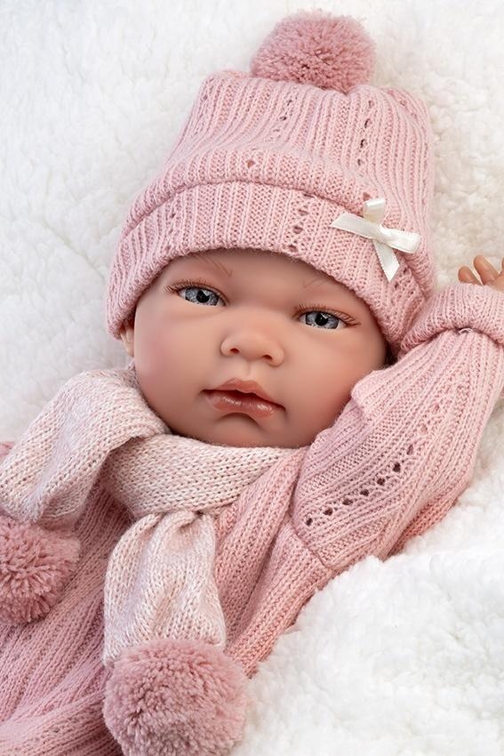 <img src='https://webimage.pl/pics/243/8/d8426265738243.jpg' style='height:440px' /> Lalka Nica z podusią smoczkiem i butelką