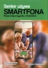  Senior używa SmartfonaRozpocznij przygodę z Androidem