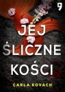 Jej śliczne kości Carla Kovach