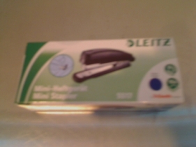 Zszywacz biurowy mini Leitz niebieski 55170035