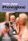  Senior używa iPhona (ajfona)Rozpocznij przygodę z marką Apple