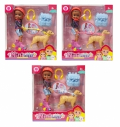 Lalka z rolkami, psem i innymi akcesoriami