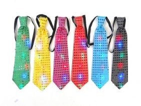 Krawat z cekinami na gumę światło