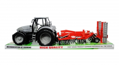 Traktor z maszyną