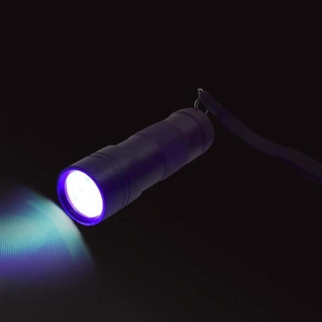 <img src='https://webimage.pl/pics/288/0/d3808657520288.jpg' style='height:440px' /> Mała latarka led UV