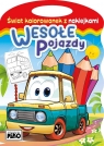 Świat kolorowanek z naklejkami. Wesołe pojazdy Artur Rajch