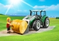 Duży traktor z przyczepą (6130)
