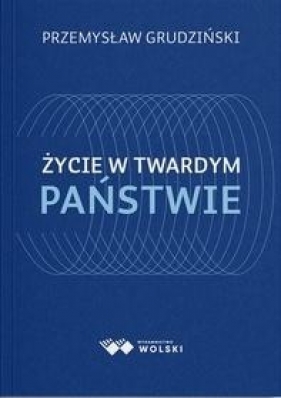 Życie w twardym państwie - Przemysław Grudziński