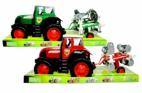 Traktor z maszyną