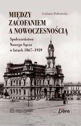 Między zacofaniem a nowoczesnością - Łukasz Połomski