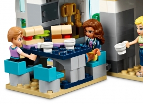 Lego Friends: Szkoła w mieście Hartlake (41682)