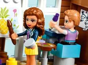 Lego Friends: Szkoła w mieście Hartlake (41682)