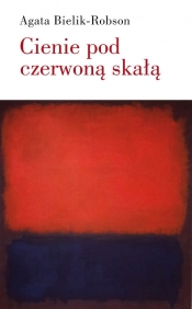 Cienie pod czerwoną skałą