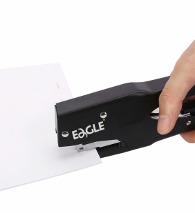 Zszywacz EAGLE TYST871 nożycowy SaveForce 24/6 – 25 kartek