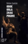 Obok Orła znak Pogoni