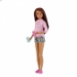 Barbie Skipper: Klub opiekunek - Opieka nad maluszkami. Lalka w różowym sweterku z akcesoriami (FHY89)