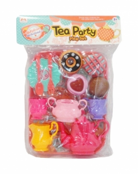 Naczynia kuchenne z produktami spożywczymi