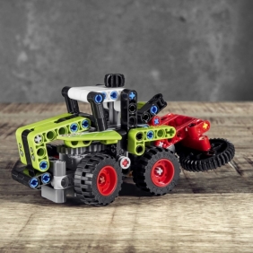 Lego Technic: Mini CLAAS XERION (42102)