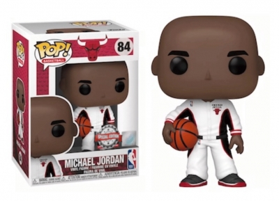 <img src='https://webimage.pl/pics/419/5/d889698545419.jpg' style='height:440px' /> Figurka Sports Michael Jordan White Warmup Bulls Funko POP