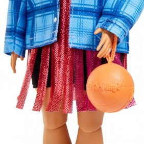Barbie Extra: Lalka - Sportowa sukienka, czarno-różowe włosy (HDJ46)